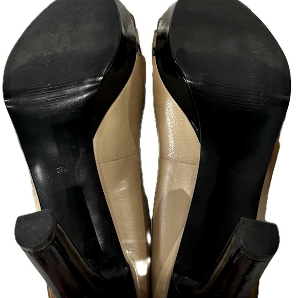 👠🖤 AUDREY BROOKE Tan Black Patent Leather Peep Toe Platform Heels Sz 8.5M 2000s - Picture 5 of 5